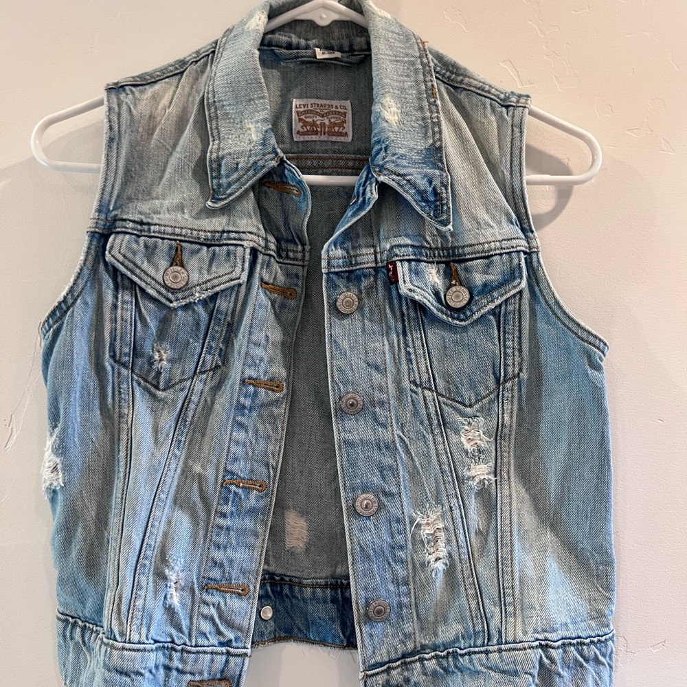 Distressed Light Wash Levi’s Jean Vest